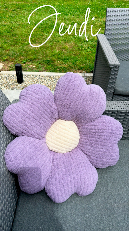 Coussin fleur violet